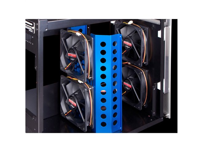 アビー、水冷にも対応したミニタワーケース「AS Enclosure W3」 - 価格.com