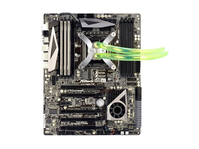 Thermaltake、5インチベイに収まる水冷CPUクーラー「Bigwater 760 Pro
