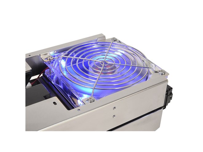 Thermaltake、5インチベイに収まる水冷CPUクーラー「Bigwater 760 Pro