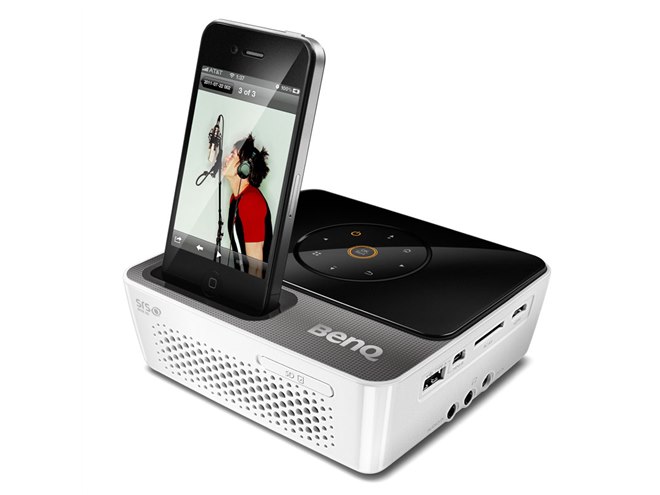 BenQ、iPhone/iPodドック搭載の無線LAN対応LEDプロジェクター - 価格.com