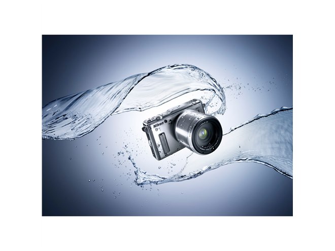 ニコン、水深15mの防水、2mの耐衝撃性能を備えた「Nikon 1 AW1