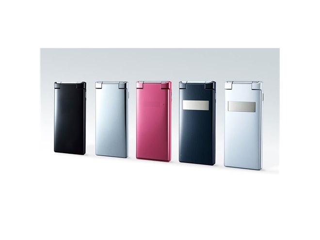 ウィルコム、「だれとでも定額パスアプリ」対応の折りたたみPHS端末