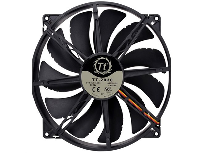 Thermaltake、低ノイズ&長寿命設計の200mm大口径ファンなど - 価格.com