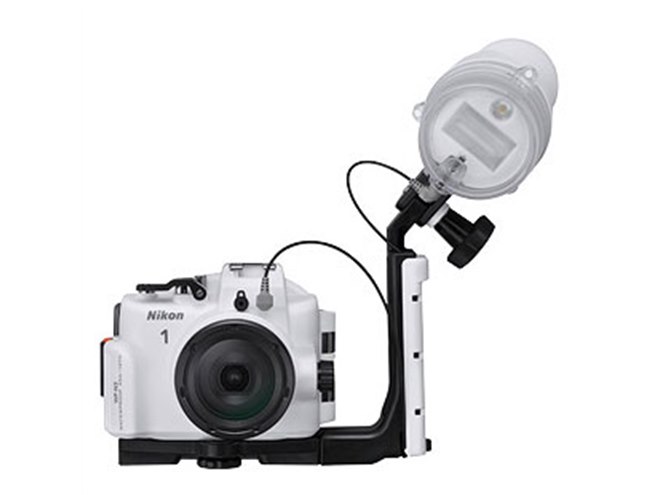 ニコン、Nikon 1 AW1などに対応した水中スピードライト「SB-N10