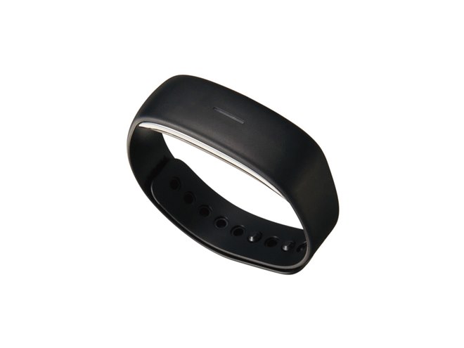 NTTドコモ、17gに軽量化した「ムーヴバンド2」 - 価格.com