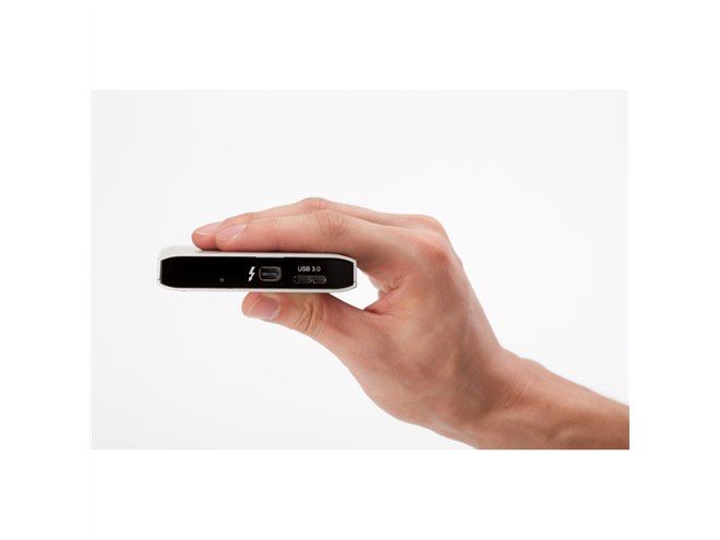 フリーコム、読み込み380MB/sのThunderbolt対応ポータブルSSD - 価格.com