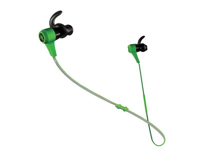 JBL、反射材付きケーブル採用のスポーツ向けイヤホン2機種