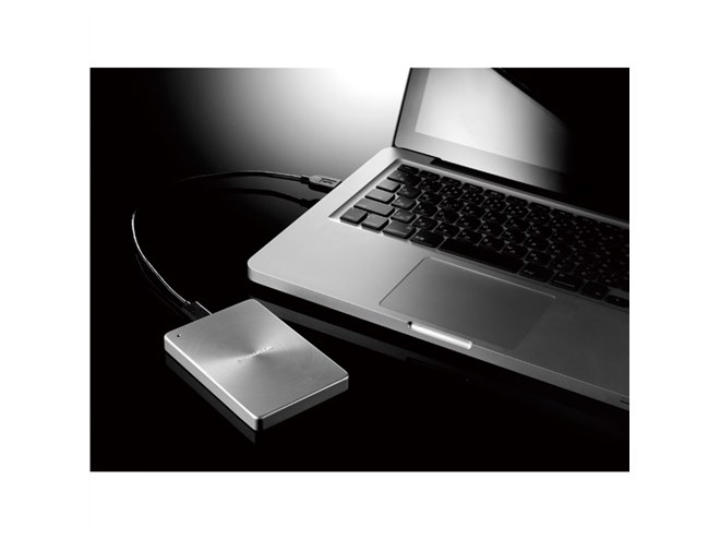 アイ・オー、全面アルミ素材を採用した薄くて軽いポータブルHDD - 価格.com