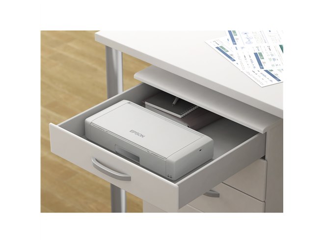 エプソン、バッテリー内蔵で1.6kgを実現したA4モバイルプリンター