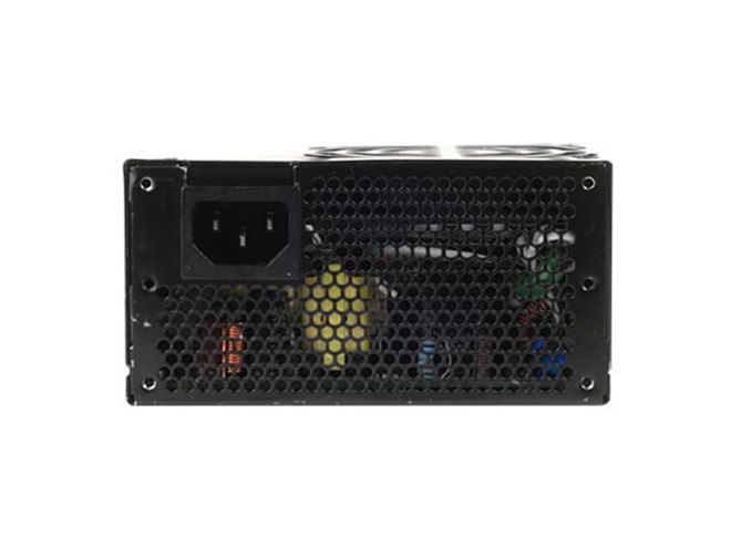 SilverStone、準ファンレス設計を採用した600WのSFX電源ユニット