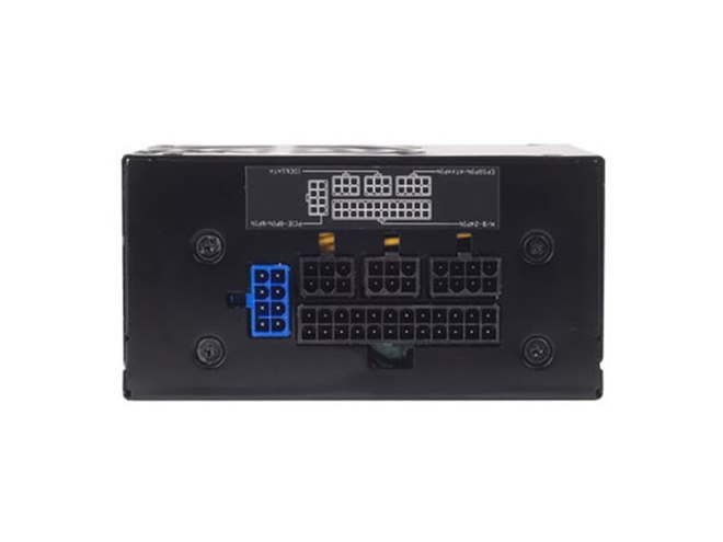 SilverStone、準ファンレス設計を採用した600WのSFX電源ユニット