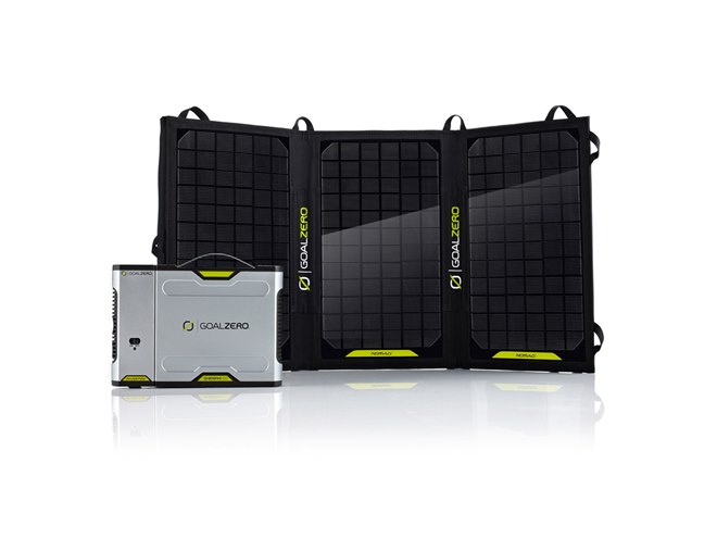 Goal Zero、ソーラーパネルがセットになったポータブルバッテリー