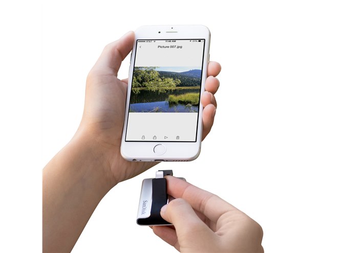 サンディスク、Lightning＆USB搭載のiPhone向けUSBメモリーなど