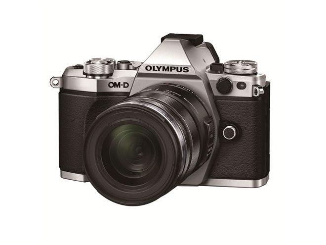 オリンパス、5段分の手ぶれ補正や4000万画素撮影に対応した「OM-D E-M5
