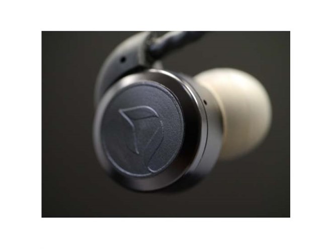 DITA、ドライバーやプラグを独自開発した密閉型イヤホン「Answer」など