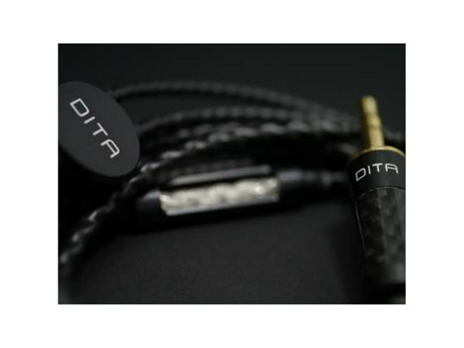 DITA、ドライバーやプラグを独自開発した密閉型イヤホン「Answer」など