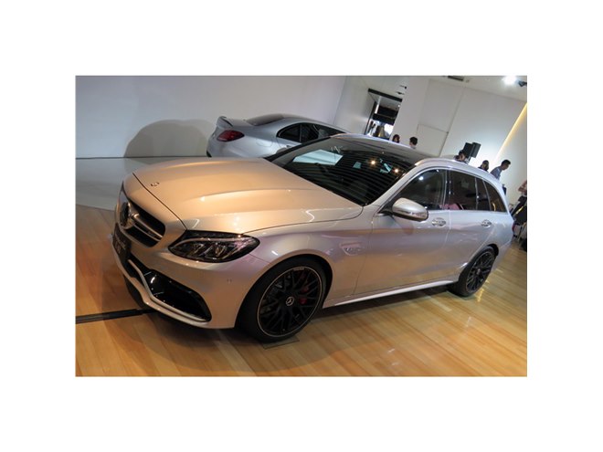 メルセデス、4リッターV8ツインターボの「AMG C63」を発表 - 価格.com