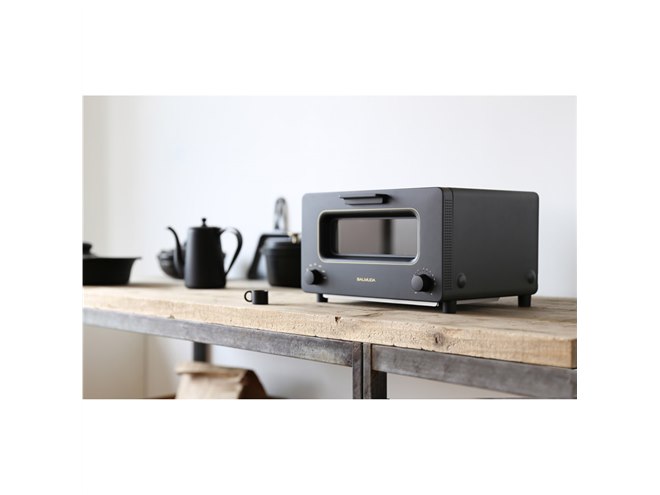2016年製 バルミューダ スチームトースター K01A-WS バルミューダ、税別22,900円でスチーム機能を搭載したトースター
