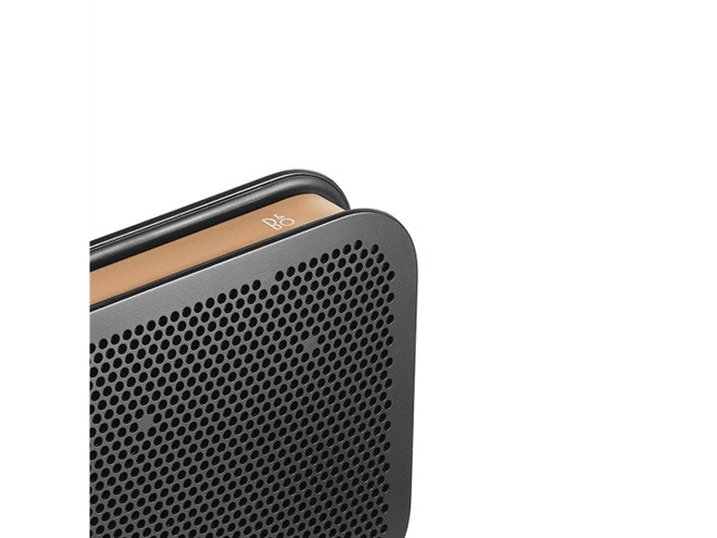 Bang & Olufsen スピーカー B&O Beoplay A2 黒 銅色 360度全方位再生のBluetoothスピーカー「BeoPlay A2」。39,800円 - AV