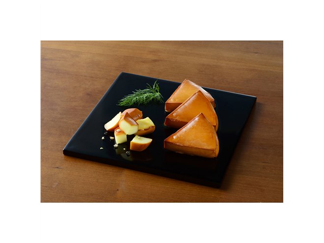 パナソニック、室内で燻製ができるスモーク＆ロースター「NF-RT1000