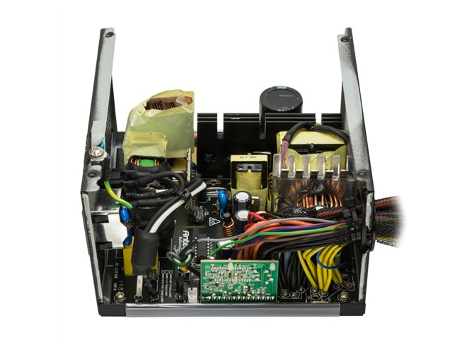 Antec 850W 電源ユニット Antec、80PLUS GOLD認証取得の純白850W電源ユニット「Antec