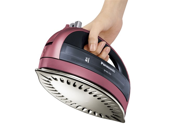 パナソニック、「新Wヘッドベース」を採用したアイロン「カルル