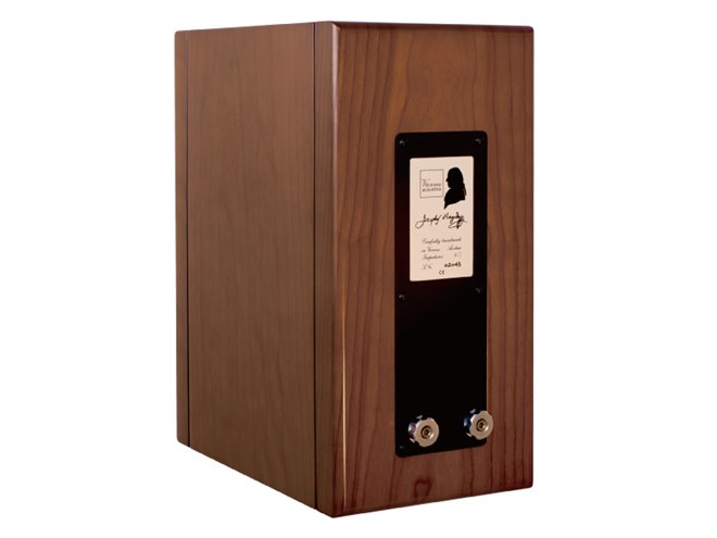 Vienna acoustics、日本限定100セットの「Haydn」ウォルナットカラー