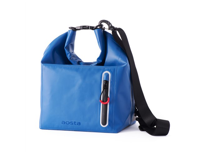 ケンコー、リュック/ショルダー/手持ちを選べる3WAY防水カメラバッグ