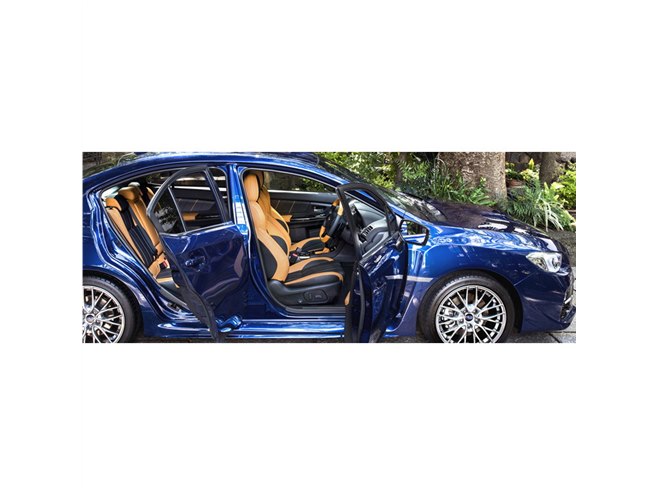 東京モーターショー2015】「スバルWRX S4」にインテリアにこだわった