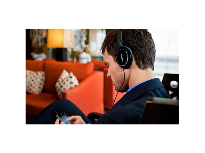 クリプシュ、税別13,800円の40mm径オンイヤーヘッドホン 「R6 On-Ear