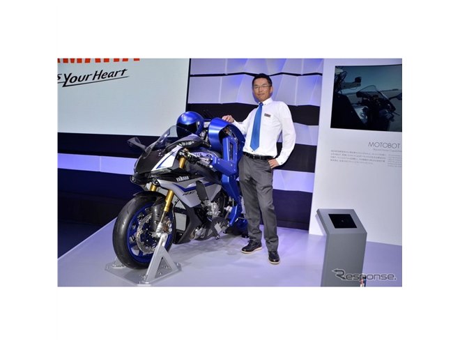 東京モーターショー15】ロボットがバイクを自動運転…バレンティーノ