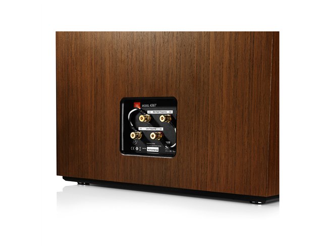 JBL、D2デュアルドライバー搭載のフラッグシップスタジオモニター