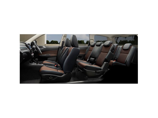 スバル・エクシーガ クロスオーバー7」にシックな内装の特別仕様車