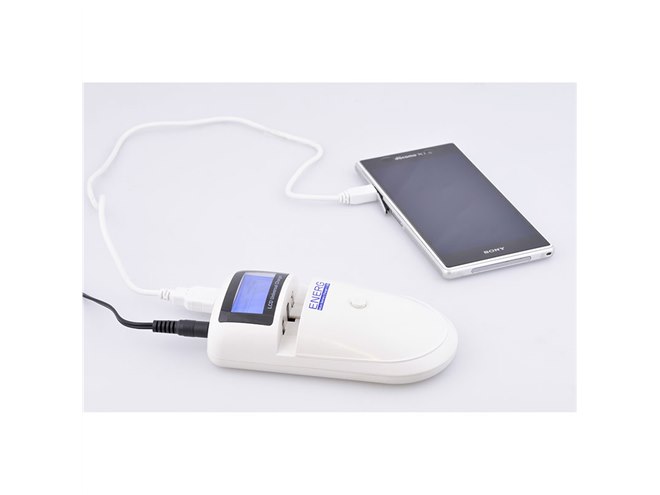 ケンコー、スマホ/乾電池/カメラバッテリーが充電できるマルチ