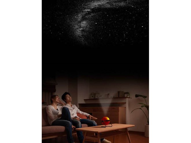 セガトイズ、6万個の星を投影する「HOMESTAR Classic」に新色オレンジ
