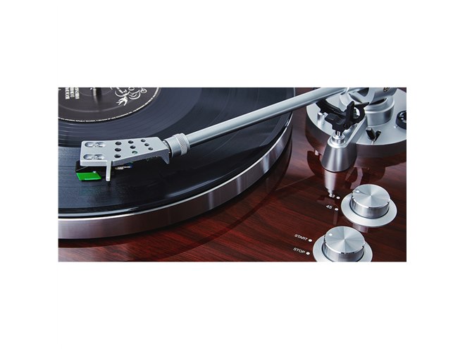 AKAI、ウォールナット仕上げのレコードプレーヤー「BT500