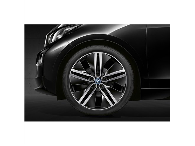 BMW i3にブラックの特別限定車が登場 - 価格.com
