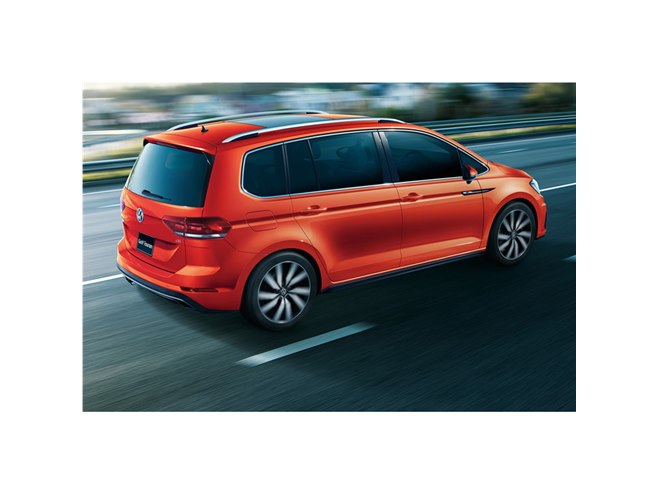 VWゴルフトゥーランにスポーティーモデル登場 - 価格.com