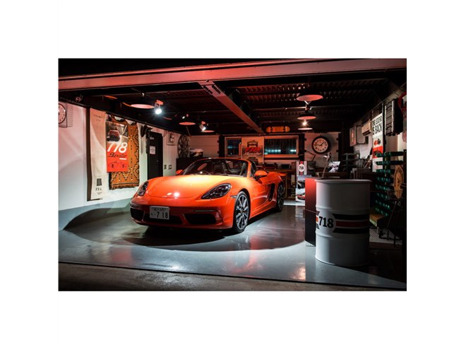 718ボクスターが見られる秘密のガレージが出現 - 価格.com