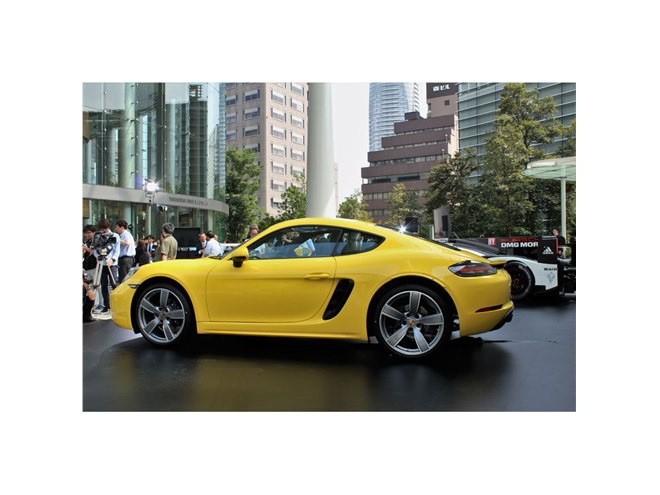 ポルシェが718ケイマンを日本で初公開 - 価格.com