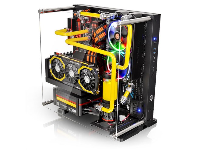core p3 白　塗装 Thermaltake、透明アクリルを採用したオープンフレーム型PC