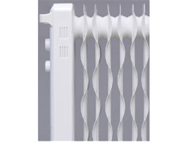 アイリスオーヤマ、効率よく部屋を暖めるウェーブ型フィン採用のオイル