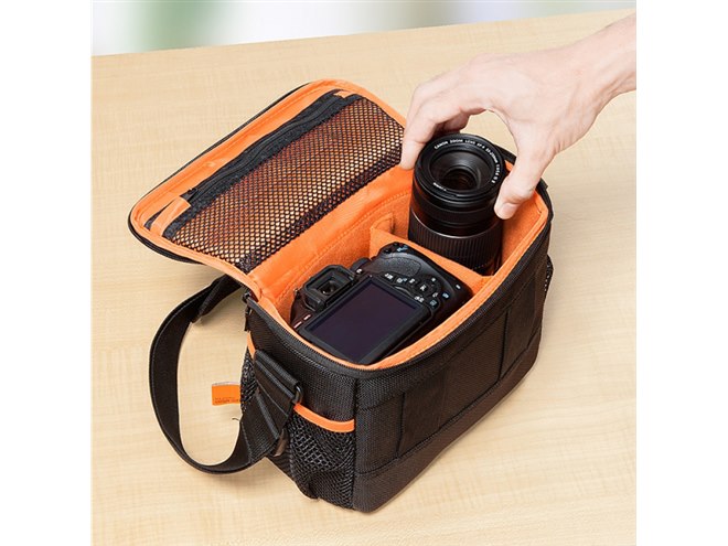 サンワ、一眼レフカメラ用の速写対応ワンショルダースリングバッグなど