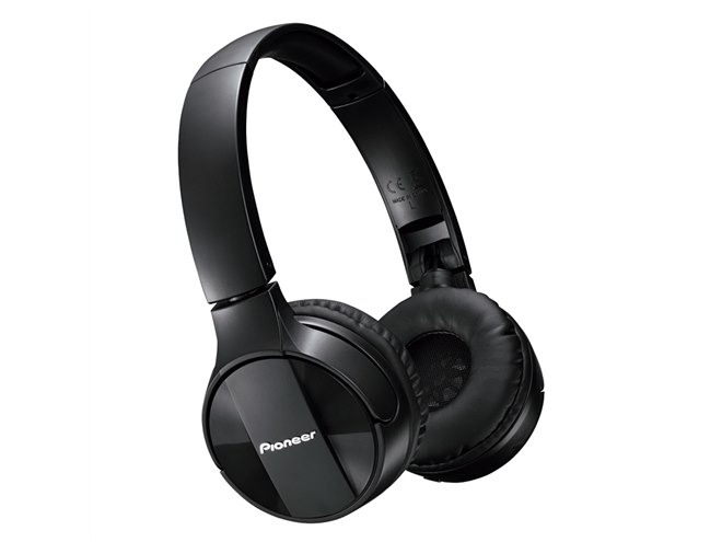 パイオニア、ハンズフリー通話対応の折りたたみ式Bluetoothヘッドホン