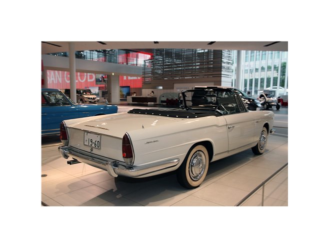 日産が名車「プリンス・スカイラインスポーツ」を展示 - 価格.com