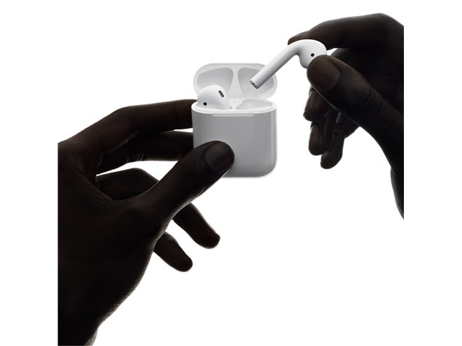 Apple Bluetoothワイヤレスイヤホン AirPods PV7J/A アップル、Bluetoothワイヤレスイヤホン「AirPods」の発売を開始