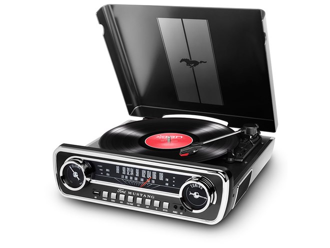 65年型フォード「マスタング」のインパネを再現した4in1音楽