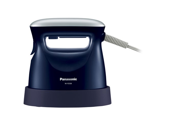 パナソニック、立ち上がり24秒でサッと使える衣類スチーマー「NI