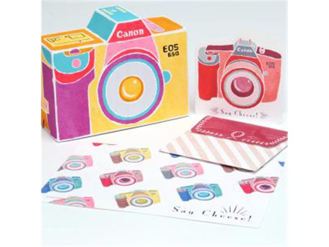 キヤノン、EOSシステム誕生30周年記念のペーパークラフト素材