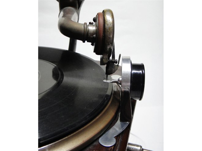 弦奏JAPAN、蓄音機でスマホ音源を再生できる「弦奏 Gramophone